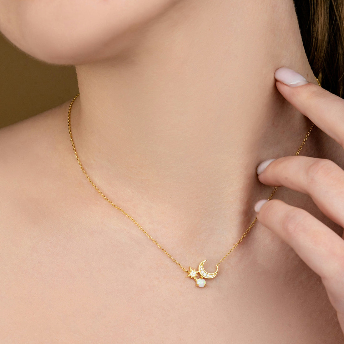 The Art of Choosing a Necklace: How to Match it with Your Neckline